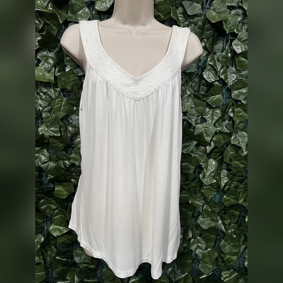 Sleevless tank - Picture 2 of 3